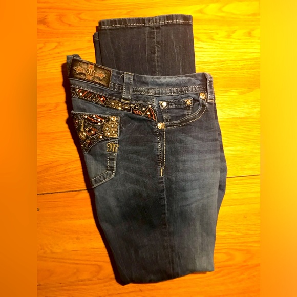MISS ME~Mid-Rise~Easy Boot~Jeans~Sz 28~Embellished, Creased & Whiskered~JE8511ER - Picture 2 of 14